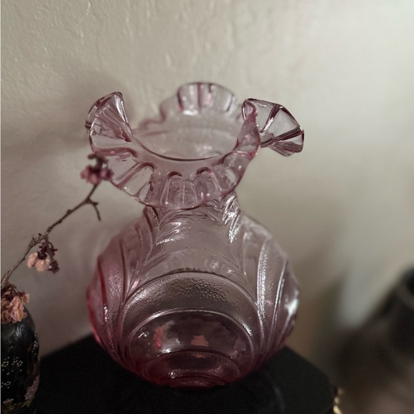 Vintage Fenton Elegant Pink Glass Vase - Picture 3 of 4
